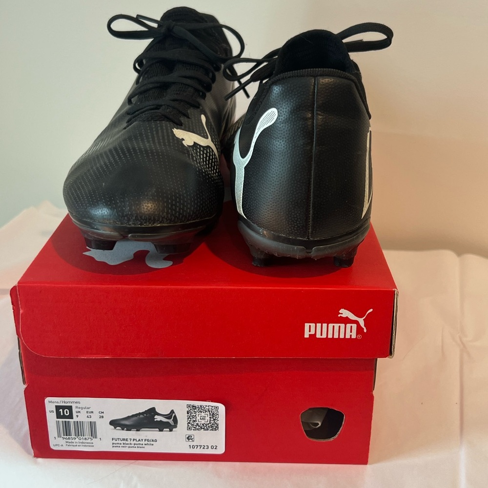 PUMA Men's Black Athletic Soccer Cleats -excellent condition-only worn season!
